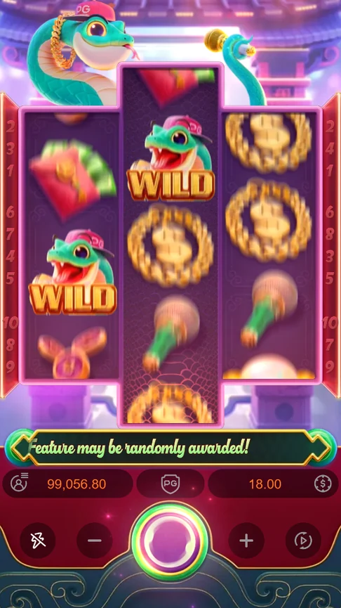 Fortune Snake wilds stacking on middle reel